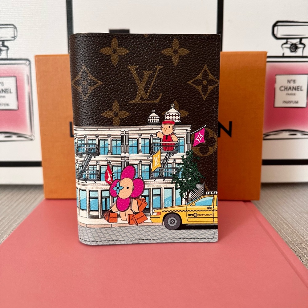💛Louis Vuitton Passport Case💛